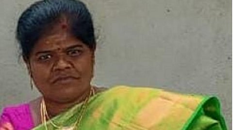 சேனா இந்து மக்கள் இயக்கத்தைச் சேர்ந்த சரஸ்வதி.
