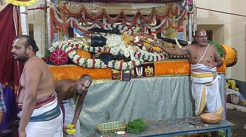 ஏழாம் நாளில் மஞ்சள் நிறப் பட்டாடையில் அத்தி வரதர்