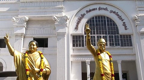 அதிமுகவினருக்கு சமூக வலைதள பயிற்சி: ஆன்லைனில் பொதுக்குழு கூட்டம் நடத்த திட்டம்