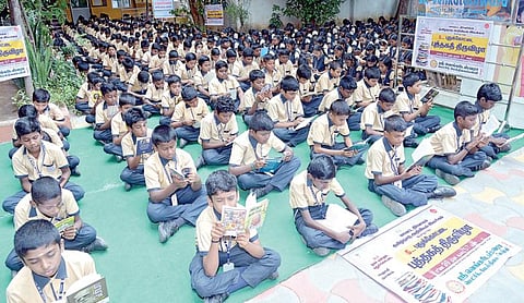 புதுக்கோட்டை திருக்கோகர்ணம் வெங்கடேஸ்வரா மெட்ரிக். மேல்நிலைப் பள்ளியில் நடைபெற்ற "புதுக்கோட்டை வாசிக்கிறது" நிகழ்ச்சியில் 1000 மாணவர்கள் அமர்ந்து பிடித்தமான நூல்களை வாசித்தனர்.