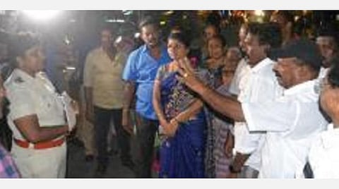 மாநகராட்சி நிர்வாகத்துக்கு புகார்தெரிவித்தும் எவ்வித நடவடிக்கையும் எடுக்கப்படவில்லை