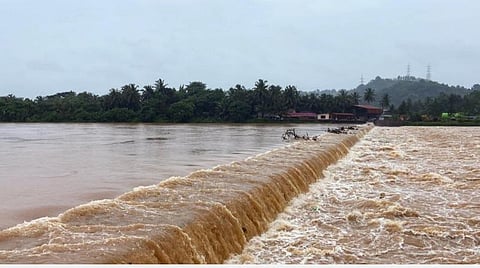 கர்நாடக அணைகளுக்கு நீர்வரத்து அதிகரிப்பு - தமிழகத்துக்கு வினாடிக்கு 8 ஆயிரம் கன அடி நீர் திறப்பு
