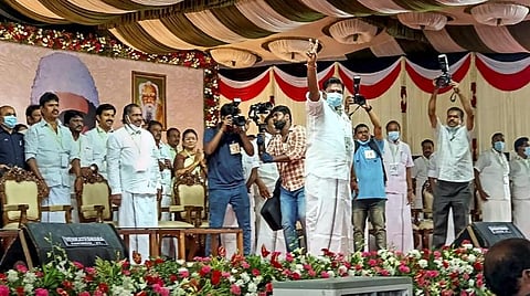 “திமுகவின் கைக்கூலியாக ஓபிஎஸ் செயல்படுகிறார்” - அதிமுக பொதுக்குழு கூட்டத்தில் இபிஎஸ் சரமாரி தாக்கு