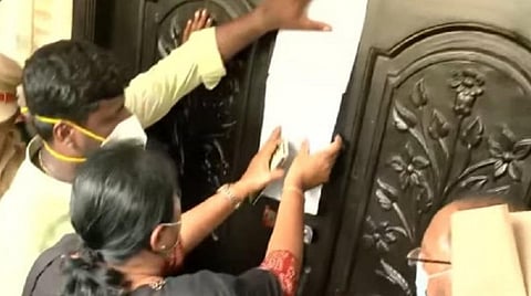 அதிமுக தலைமை அலுவலகத்திற்கு சீல் வைப்பு; 145 தடை உத்தரவு அமல்