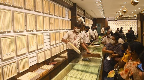 தங்கம் விலை குறைவு: இன்றைய நிலவரம் என்ன?