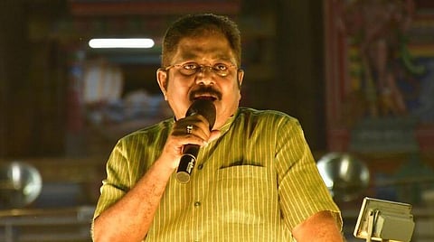 ’மனு கொடுத்த பெண்ணை தலையில் அடித்த வருவாய்துறை அமைச்சர்’ - டிடிவி தினகரன் கண்டனம்