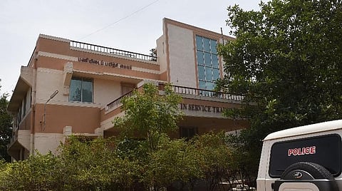 தனிப்படை போலீஸார் விசாரணை நடத்தி வரும் கோவை போலீஸ் பயிற்சிப் பள்ளி வளாகத்தில் உள்ள விசாரணைப்பிரிவு அலுவலகம். | படம்: ஜெ.மனோகரன்