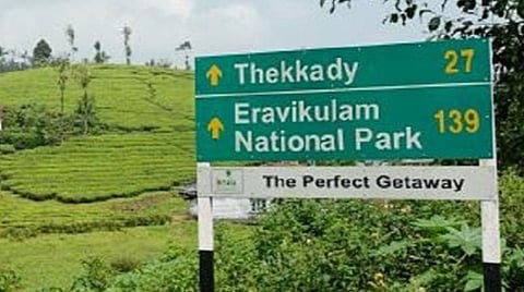 வலுவடைந்து வரும் பருவ மழையால் சுற்றுலாப் பயணிகள் வருகையின்றி வெறிச்சோடிய தேக்கடி