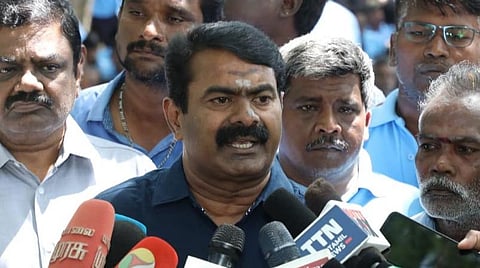 தமிழறிஞர்களுக்கு வீடுகள் வழங்குவதில் தமிழக அரசு பாரபட்சம்: சீமான் குற்றச்சாட்டு