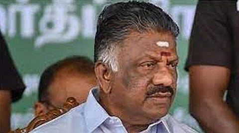 ஓபிஎஸ் குடும்பத்தினர் பதவி நீக்கத்தால் தேனி அதிமுக தலைமை பொறுப்புக்கு கடும் போட்டி