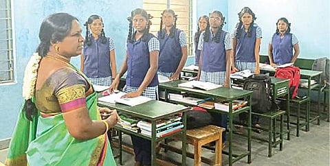 ரெட்டமங்கலம் ஆதிதிராவிடர் நல மேல்நிலைப் பள்ளியில் ஆய்வு செய்கிறார் ஆதிதிராவிடர் மற்றும் பழங்குடியினர் நலத்துறை அமைச்சர் என்.கயல்விழி செல்வராஜ்.