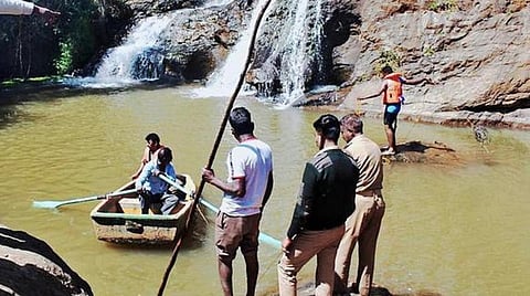 உதகை அருகே கல்லட்டி ஆற்று வெள்ளத்தில் பெண் பொறியாளர் மாயம்