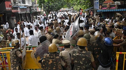 அதிமுக தலைமை அலுவலகம் அருகே மோதல்: இபிஎஸ் ஆதரவாளர்களுக்கு நிபந்தனை ஜாமீன்