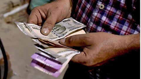 அமெரிக்க டாலருக்கு நிகரான ரூபாய் மதிப்பு ரூ.80 ஆக சரிவு