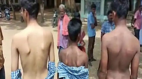 விழுப்புரம் | மாணவர்களுக்கு பிரம்பு அடி: ஆசிரியர் சஸ்பெண்ட்