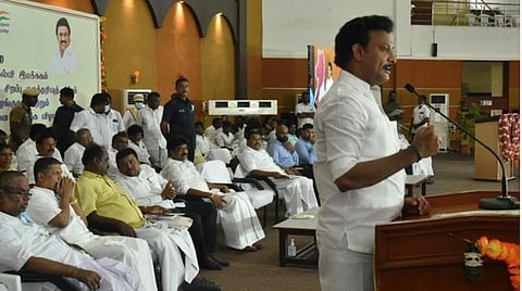 கீழக்கரையில் நடைபெற்ற நிகழ்ச்சியில் அமைச்சர் அன்பில் மகேஸ் பொய்யாமொழி | படம்: எல்.பாலச்சந்தர்