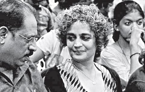 அருந்ததி ராயுடன் ஜி.குப்புசாமி