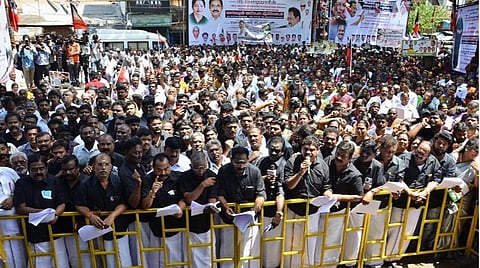 “மக்கள் கடனில் தவிக்கிறார்கள்... கடலில் பேனாவுக்கு சிலை அவசியமா?” - செல்லூர் ராஜூ பேச்சு