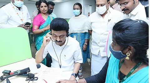 முதலமைச்சர் அழைப்பு மையத்தில் முதல்வர் ஸ்டாலின் திடீர் ஆய்வு: மக்கள் குறைகளைக் கேட்டறிந்தார்