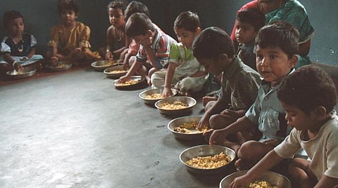 தமிழக மாணவர்களுக்கு சூடான பொங்கல், கிச்சடியுடன் காலை சிற்றுண்டி வழங்கும் திட்டம் - அரசாணை வெளியீடு