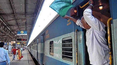 ரயிலில் கட்டண சலுகை ரத்து எதிரொலி - வெளியூர் பயணத்தை தவிர்த்த 63 லட்சம் மூத்த குடிமக்கள்