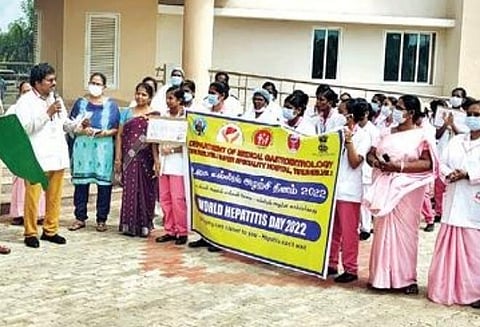 ‘கைகளை சுத்தம் செய்யாமல் உணவு சாப்பிட்டால் கல்லீரலை தாக்கும் ஹெபடைடிஸ் வைரஸ்’