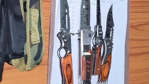 டெல்லியில் 14,000 சீன கத்திகள் பறிமுதல்: தமிழகம், குஜராத் வாடிக்கையாளர்களிடம் விசாரணை