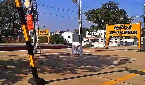 தடை செய்யப்பட்ட இயக்கங்களை ஆதரித்ததாக ஆம்பூர் பொறியியல் கல்லூரி மாணவரிடம் மத்திய உளவுப் பிரிவு அதிகாரிகள் விசாரணை
