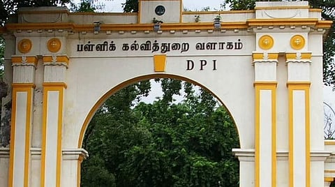 பதிவேடுகளைப் பராமரிக்கும் இயந்திரமல்ல ஆசிரியர்