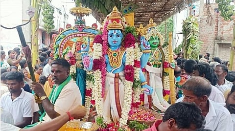 சுவாமி ஊர்வலத்தில் தருமர், கிருஷ்ணர்.