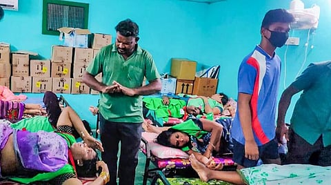 ஆந்திர தொழிற்சாலையில் விஷவாயு தாக்குதல் - பாதிக்கப்பட்டவர்கள் எண்ணிக்கை 121 ஆக உயர்வு