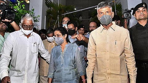 என்.டி.ஆர். மகள் உமா மகேஸ்வரியின் இறுதிச்சடங்கில் சந்திரபாபு பங்கேற்பு