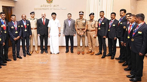 சர்வதேச தடகள போட்டியில் 33 பதக்கங்கள் - முதல்வரிடம் காவல்துறையினர் வாழ்த்து பெற்றனர்