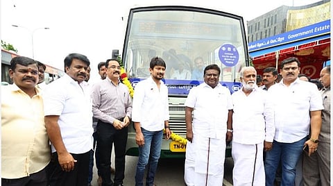எளிதில் அடையாளம் காண்பதற்காக பெண்கள் இலவச பயண பேருந்துகளுக்கு பிங்க் நிறம் - உதயநிதி ஸ்டாலின் எம்எல்ஏ தொடங்கி வைத்தார்