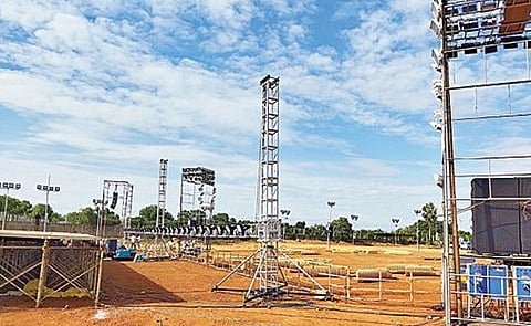 மாநாடு நடைபெற உள்ள மதுரை விமான நிலையம் அருகே உள்ள திடல்.