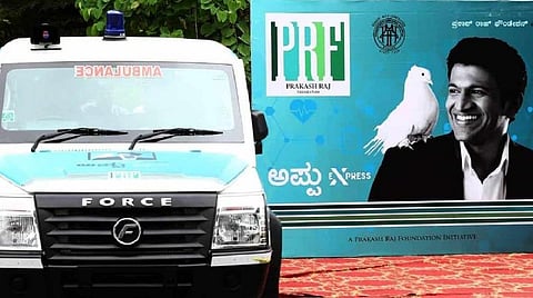 ‘அப்பு எக்ஸ்பிரஸ்’... புனித் ராஜ்குமார் நினைவாக ஆம்புலன்ஸ் நன்கொடை அளித்த பிரகாஷ்ராஜ்