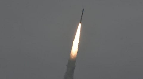 எஸ்எஸ்எல்வி டி-1 ராக்கெட் மூலம் ஏவப்பட்ட செயற்கைக்கோள்கள் செயலிழப்பு: திட்டத்தில் பின்னடைவு - இஸ்ரோ