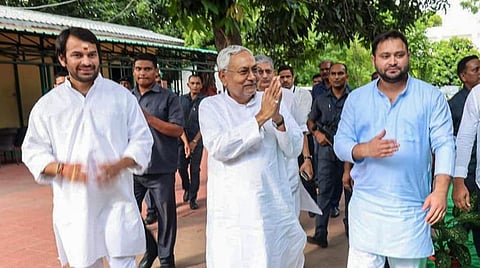 ஆர்ஜேடியுடன் சேர்ந்து ஆட்சி அமைக்கிறார் நிதிஷ் - இன்று மாலை பதவியேற்பு; துணை முதல்வராகிறார் தேஜஸ்வி யாதவ்