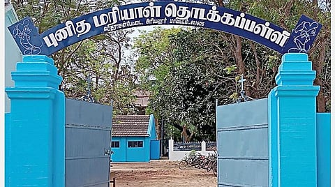 அரியலூர் | முன்னாள் மாணவர்கள் உதவிக்கரம்: புதுப்பொலிவு பெற்ற வரதராஜன்பேட்டை தொடக்கப் பள்ளி