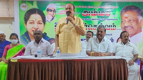 4 ஆண்டுகள் முதல்வராக இருந்தவர்கள் தங்கமணியும், வேலுமணியும் தான் - புகழேந்தி குற்றச்சாட்டு