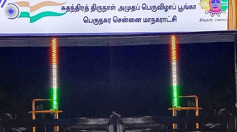 பக்கிங்ஹாம் கால்வாய் கரையில் அமைக்கப்பட்டுள்ள சுதந்திரத் திருநாள் அமுதப் பெருவிழாப் பூங்கா: பெயர் பலகையை ஸ்டாலின் திறந்துவைத்தார்
