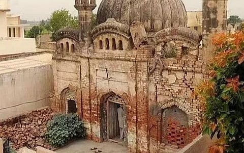 பிரிவினைக்கு பின் முஸ்லிம்கள் இல்லாத கிராமத்தில் பஞ்சாபில் சீக்கியர், இந்துக்கள் பராமரிக்கும் மசூதி