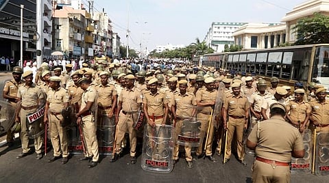 காவலர் தற்கொலைகள்: தீவிர கவனத்துக்கு உரியது!