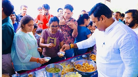 21 ஸ்டால், 1.01 லட்சம் பானிபூரி... - ம.பி.யில் பெண் கல்வியை வலியுறுத்தி 1 வயது மகளின் பிறந்தநாளை கொண்டாடிய தந்தை