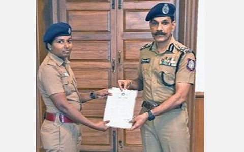 5 ஆண்டுகளாக காவல் பணியுடன் சமூகப் பணி: 100+ பிரேதங்களை நல்லடக்கம் செய்த கோவை பெண் காவலர்