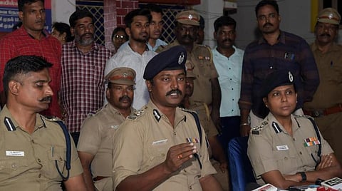 அரும்பாக்கம் வங்கி கொள்ளை | அச்சிறுப்பாக்கம் காவல் நிலைய ஆய்வாளர் கைது - அனைத்து நகைகளும் மீட்கப்பட்டன