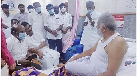 மருத்துவமனையில் சிகிச்சை பெற்று வரும் ஐ.பெரியசாமியை நேரில் சந்தித்த அமைச்சர்கள் மா.சுப்பிரமணியன், மூர்த்தி