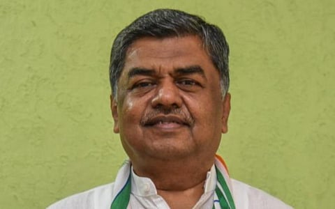முதல்வர் பதவி ரூ.2,500 கோடிக்கு விற்பனை - கர்நாடக காங்கிரஸ் எம்எல்சி குற்றச்சாட்டு
