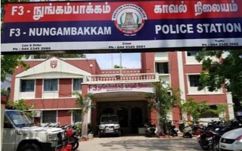 சென்னை | வழக்கு பதியாமல் இருக்க ரூ.2 லட்சம் லஞ்சம் கேட்ட விவகாரம்: பெண் காவல் ஆய்வாளர் பணியிட மாற்றம்