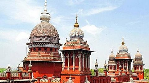 'ஆர்டர்லி' முறையை 4 மாதத்திற்குள் ஒழிக்க வேண்டும்: தமிழக அரசுக்கு உயர் நீதிமன்றம் உத்தரவு